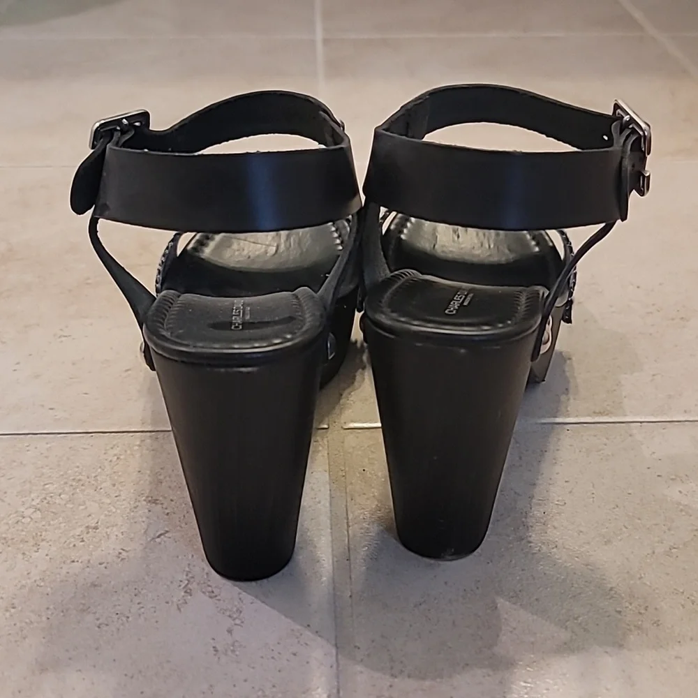 Sandals - Picture 3 of 3